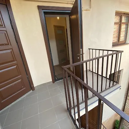 Yaroslav Osmomysl Square Apartments Lviv Exterior photo