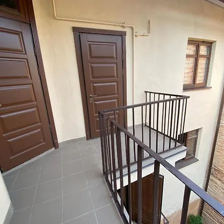 Yaroslav Osmomysl Square Apartments Lviv Exterior photo