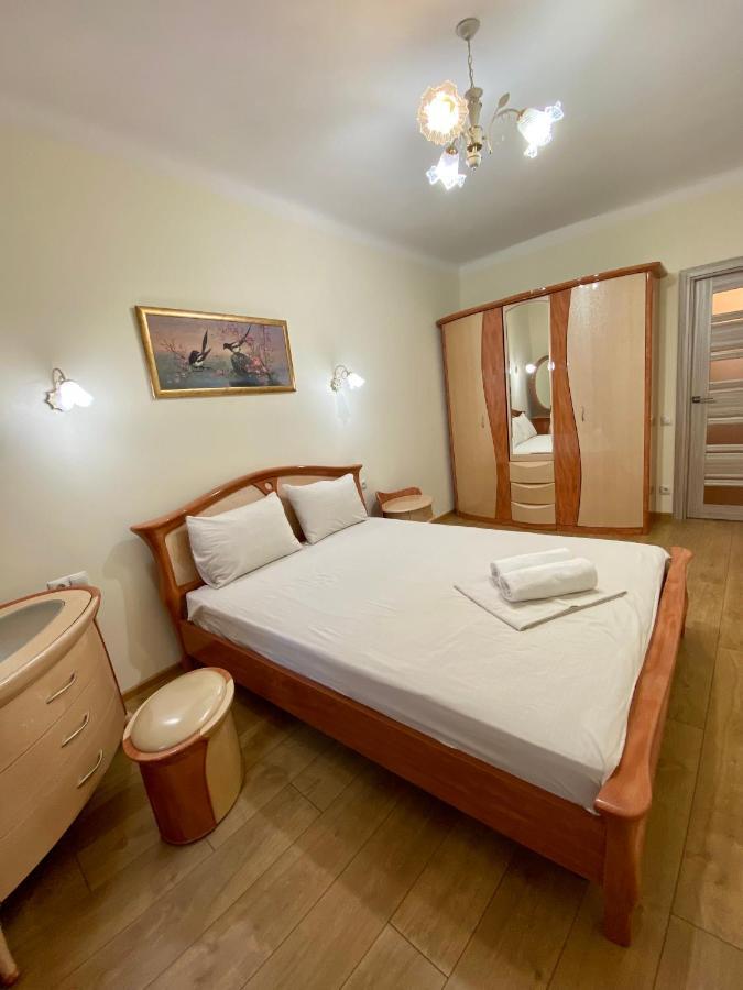 Yaroslav Osmomysl Square Apartment *