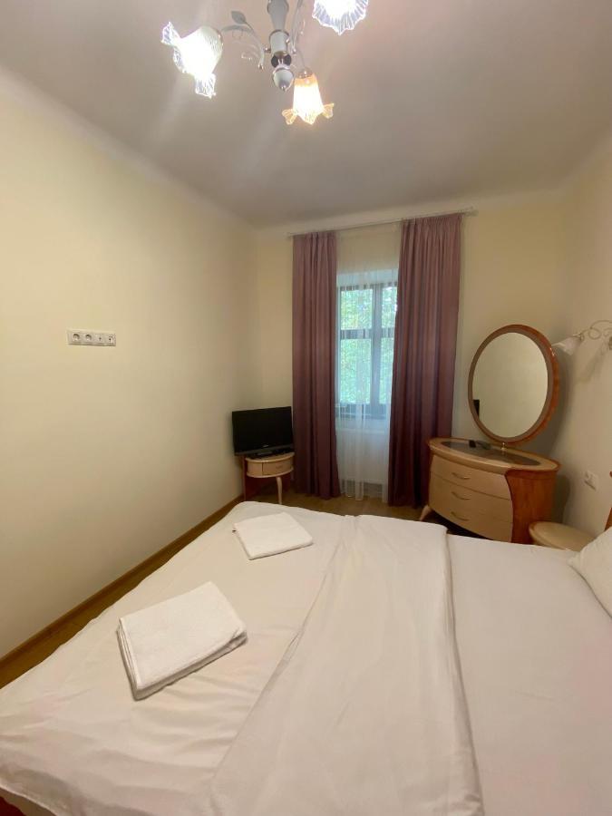Apartment Yaroslav Osmomysl Square *